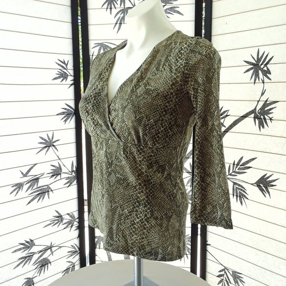 Liz Claiborne Army Green Snake Print Surplice Top - Picture 6 of 12